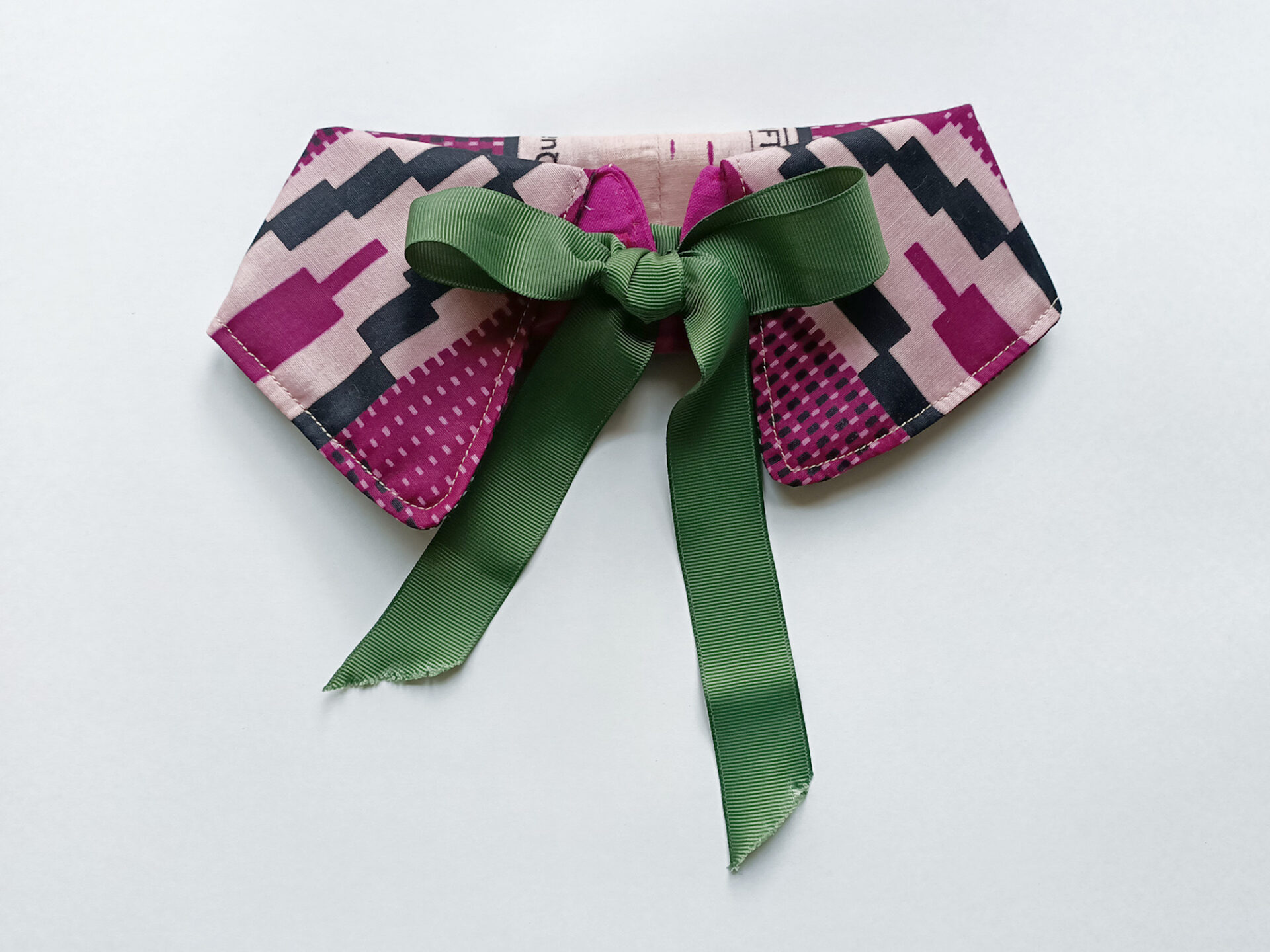 detachable collar sewn from purple and green fabric
